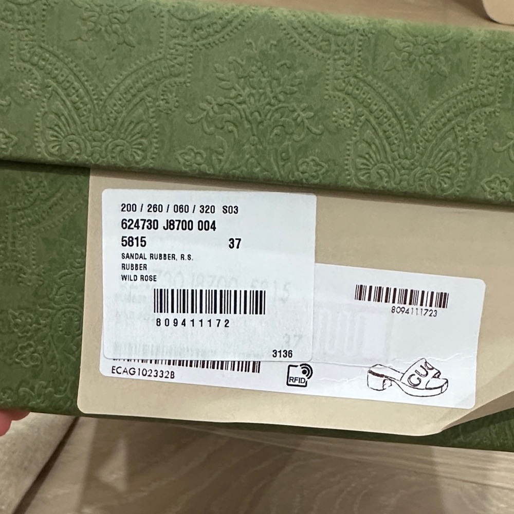 Authentic and brand new with box Gucci Pink Embossed Logo Slide Mules - Picture 5 of 5